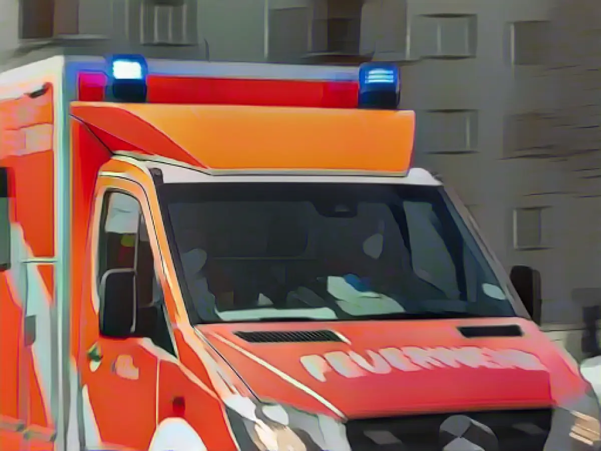 Car crashes into tree: driver seriously injured