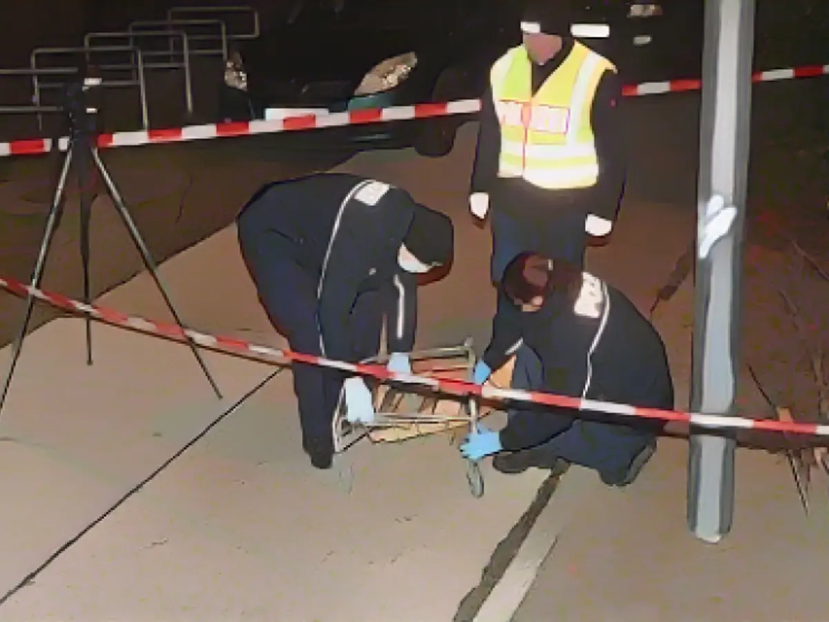 Teenagers throw shopping cart from 25th floor!