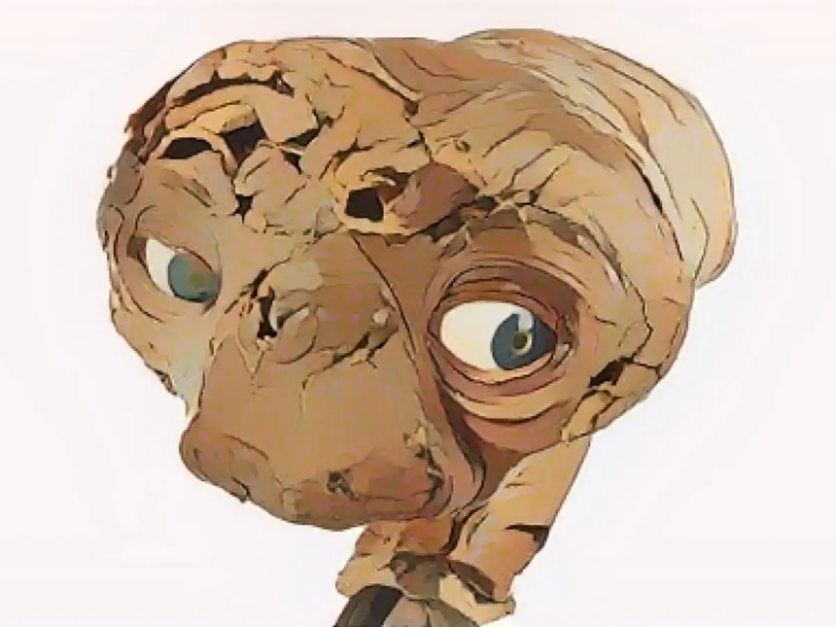 Moon price expected! Real E.T. head to be auctioned off