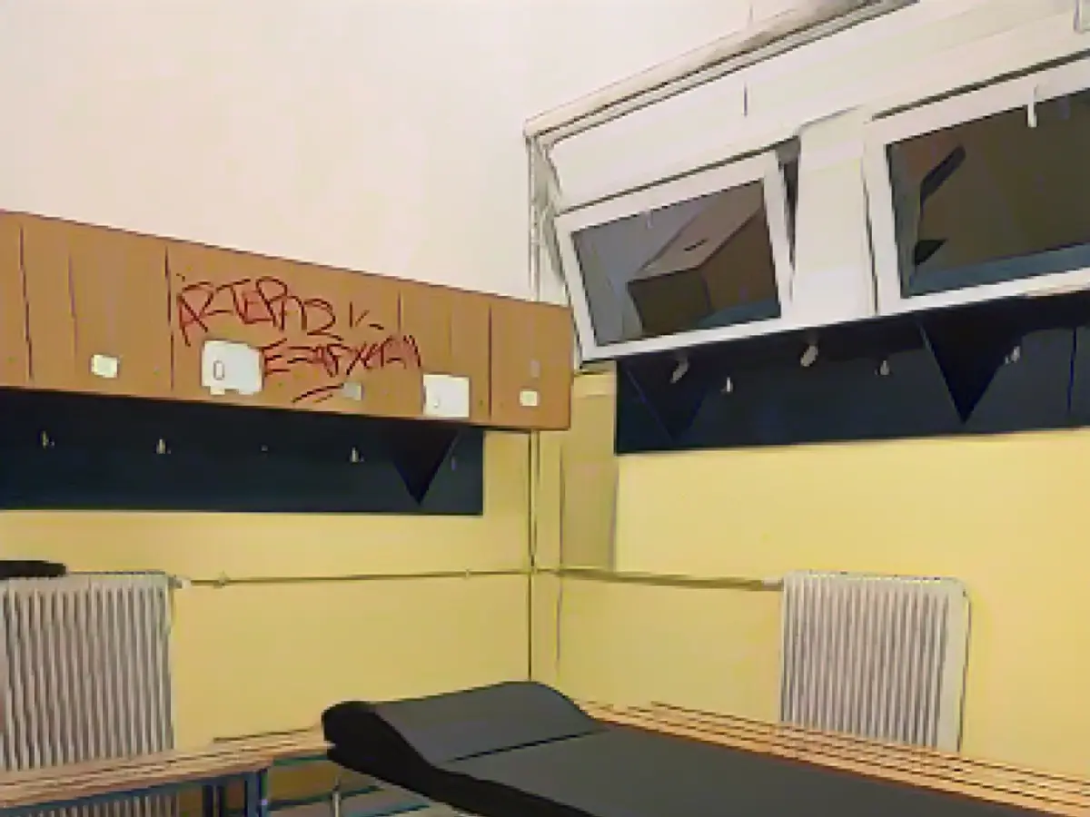 The smallest changing room in European handball