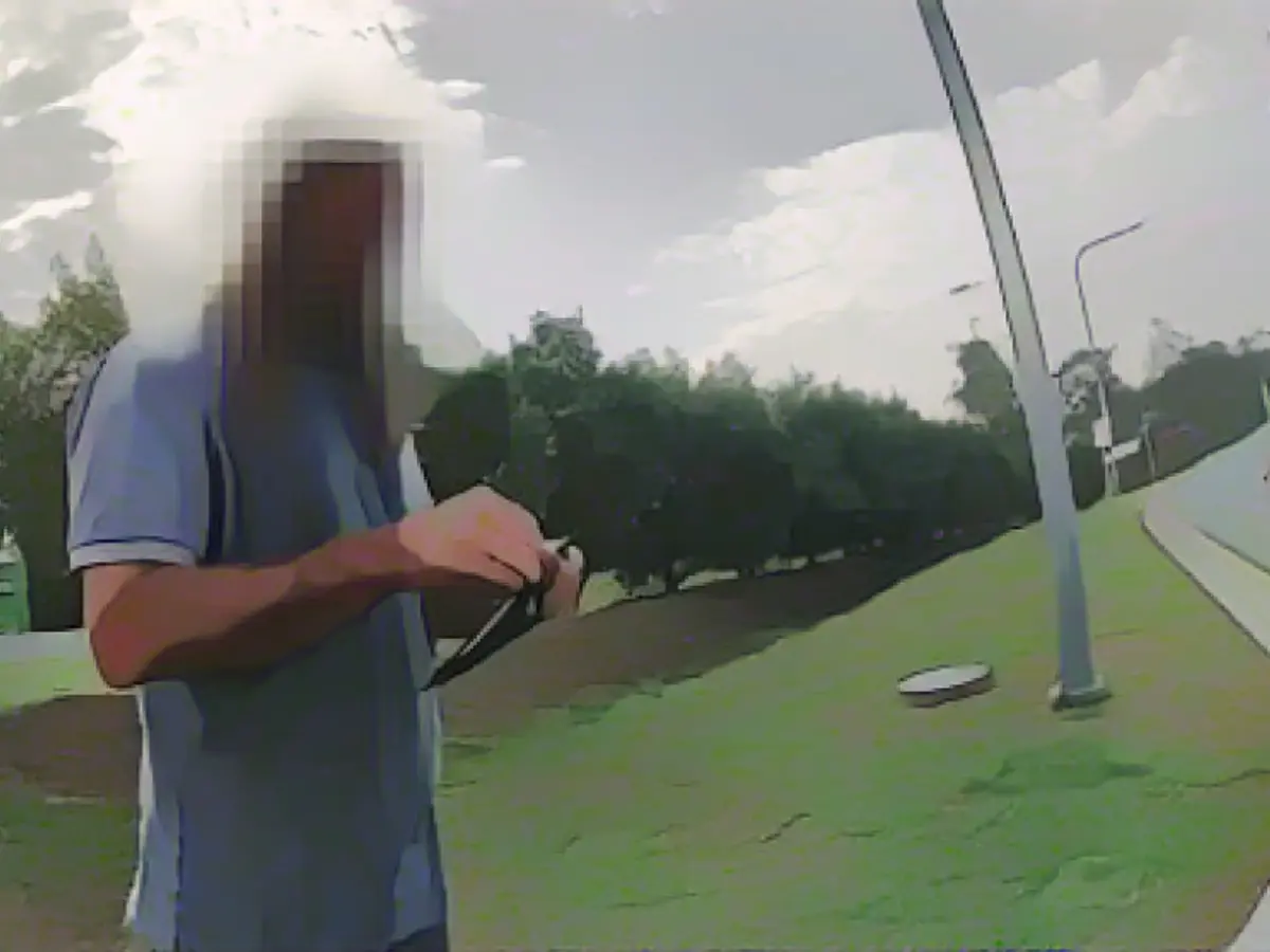 Drunk driver drives 400 km UNDER a truck