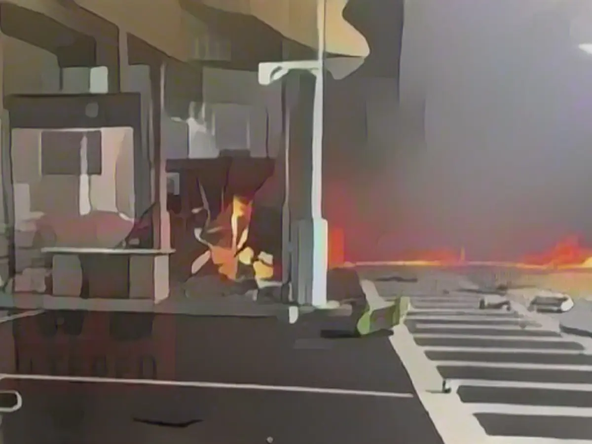 Car explodes at US border crossing!