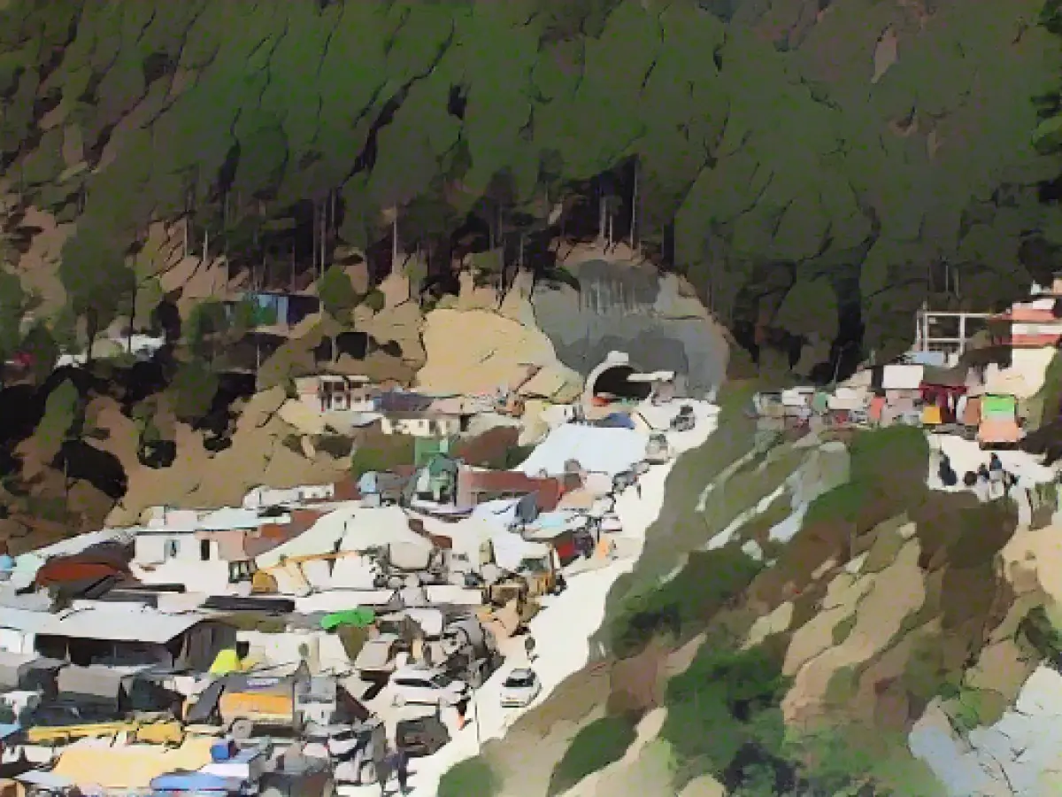 Tunnel drama: rescue work progressing slowly