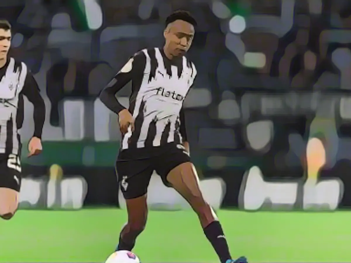 These are Ngoumou's goals with Gladbach!