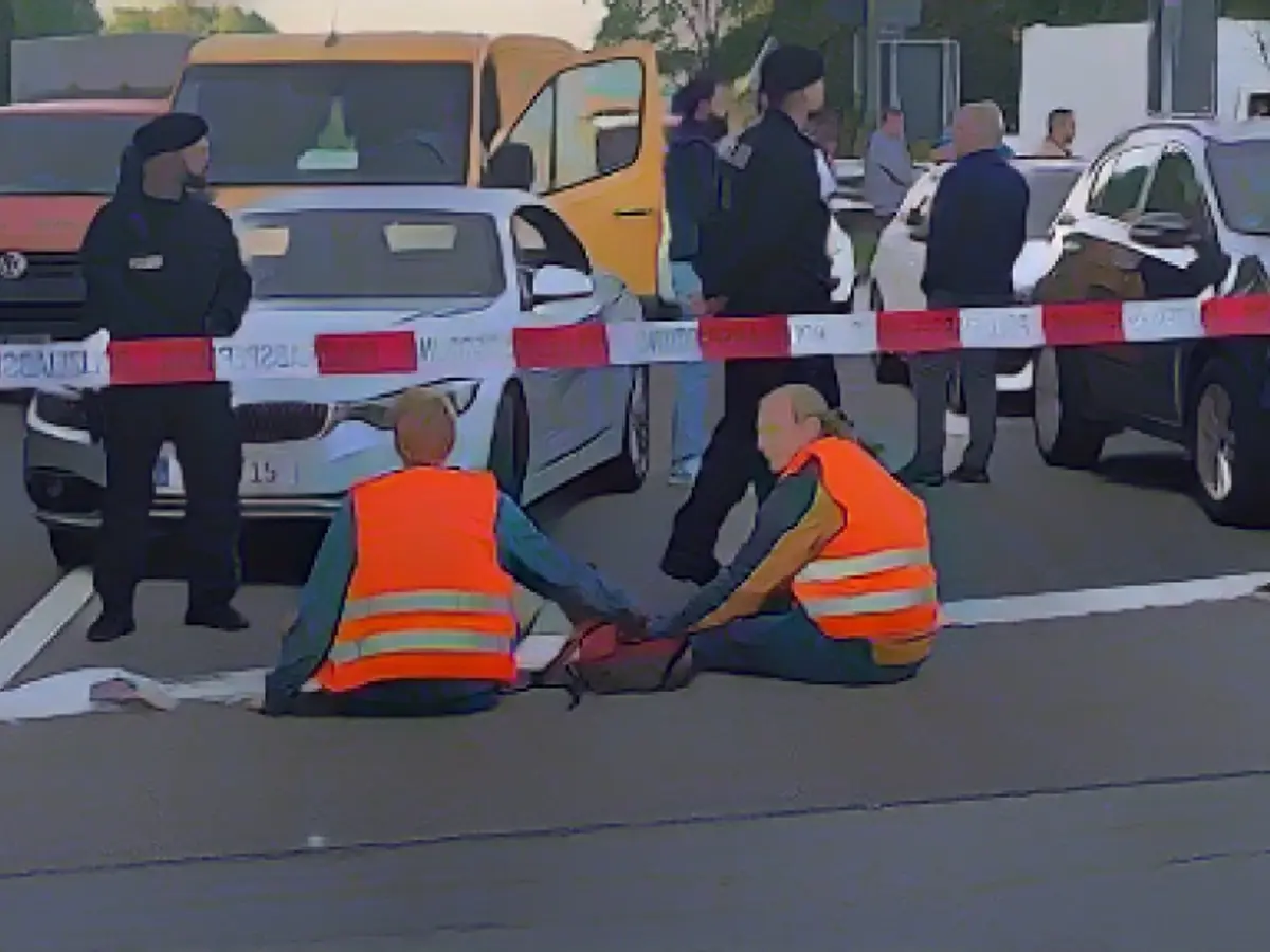 Climate glue classified as a criminal organization!