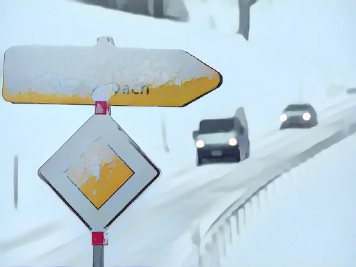 Snow showers in the Alps and at lower altitudes
