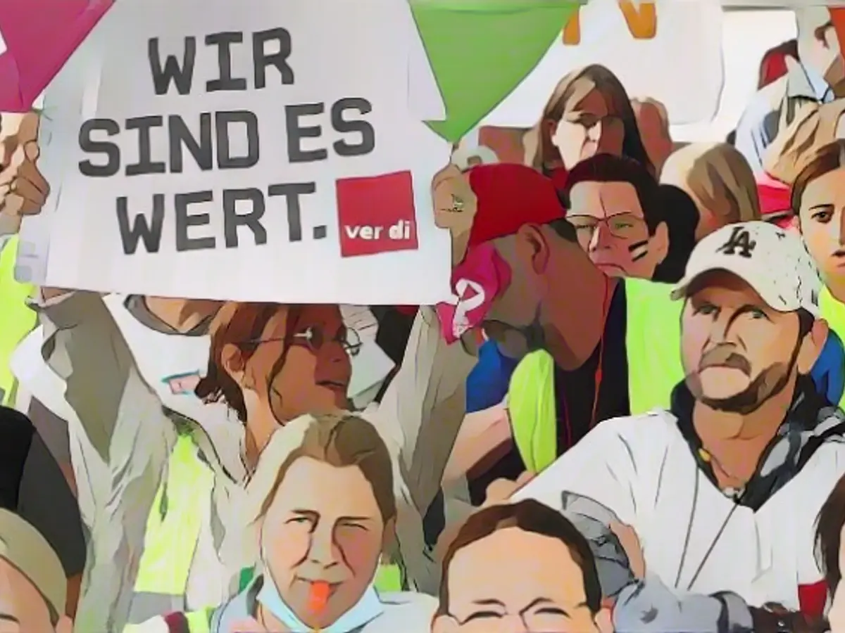 Employees of university hospitals and psychiatric centers go on warning strike