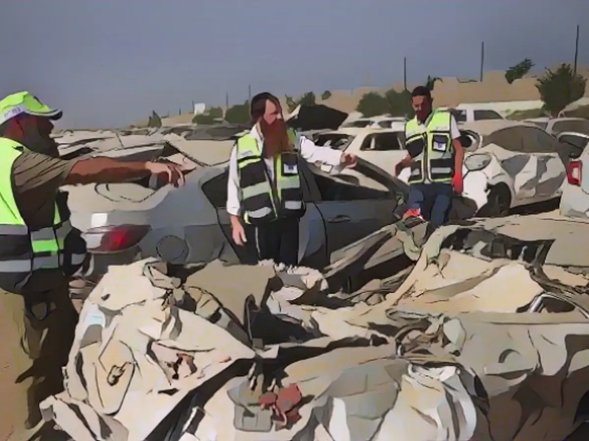 Hamas victims to be buried with their cars