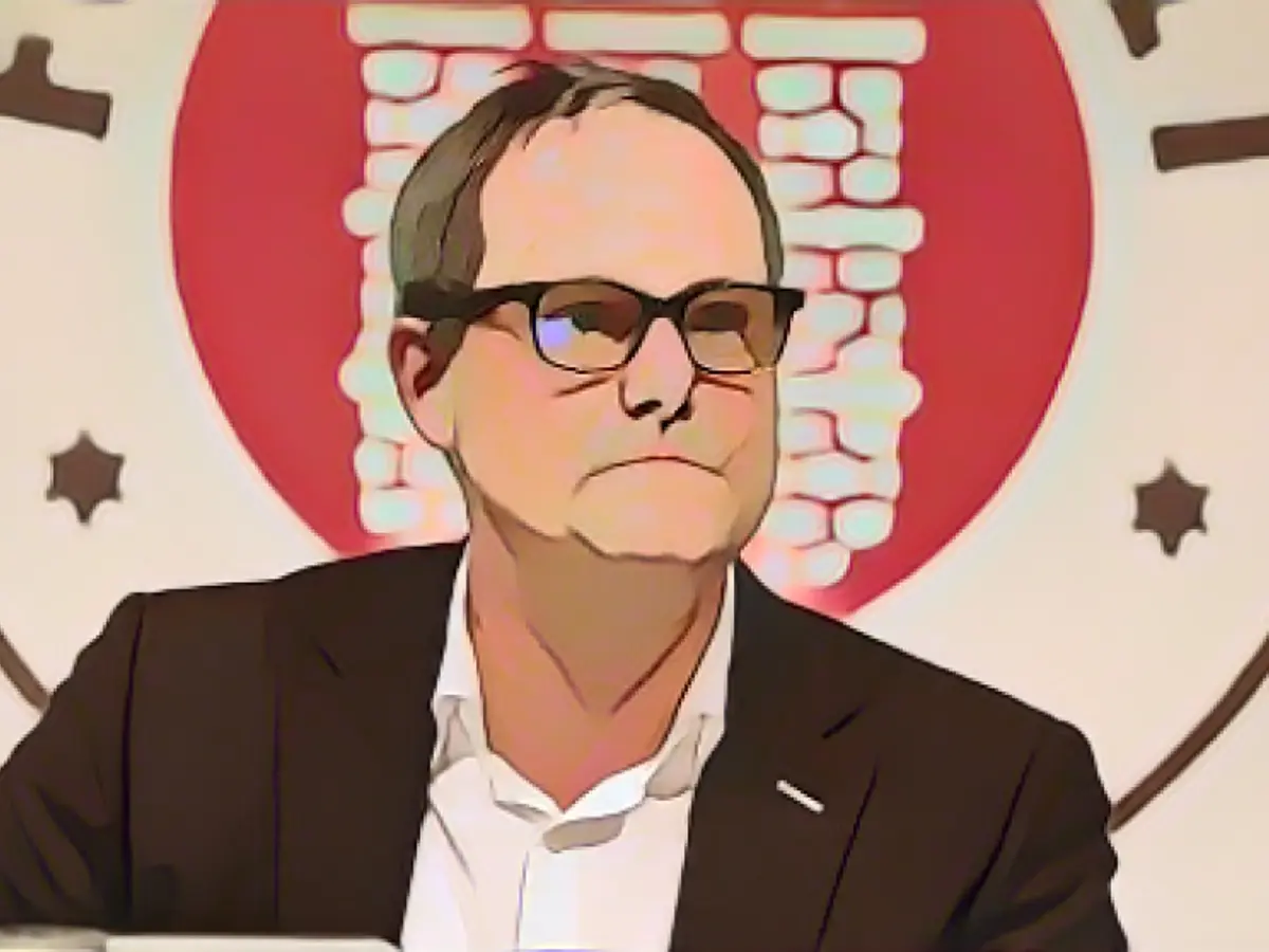 St. Pauli plans cooperative