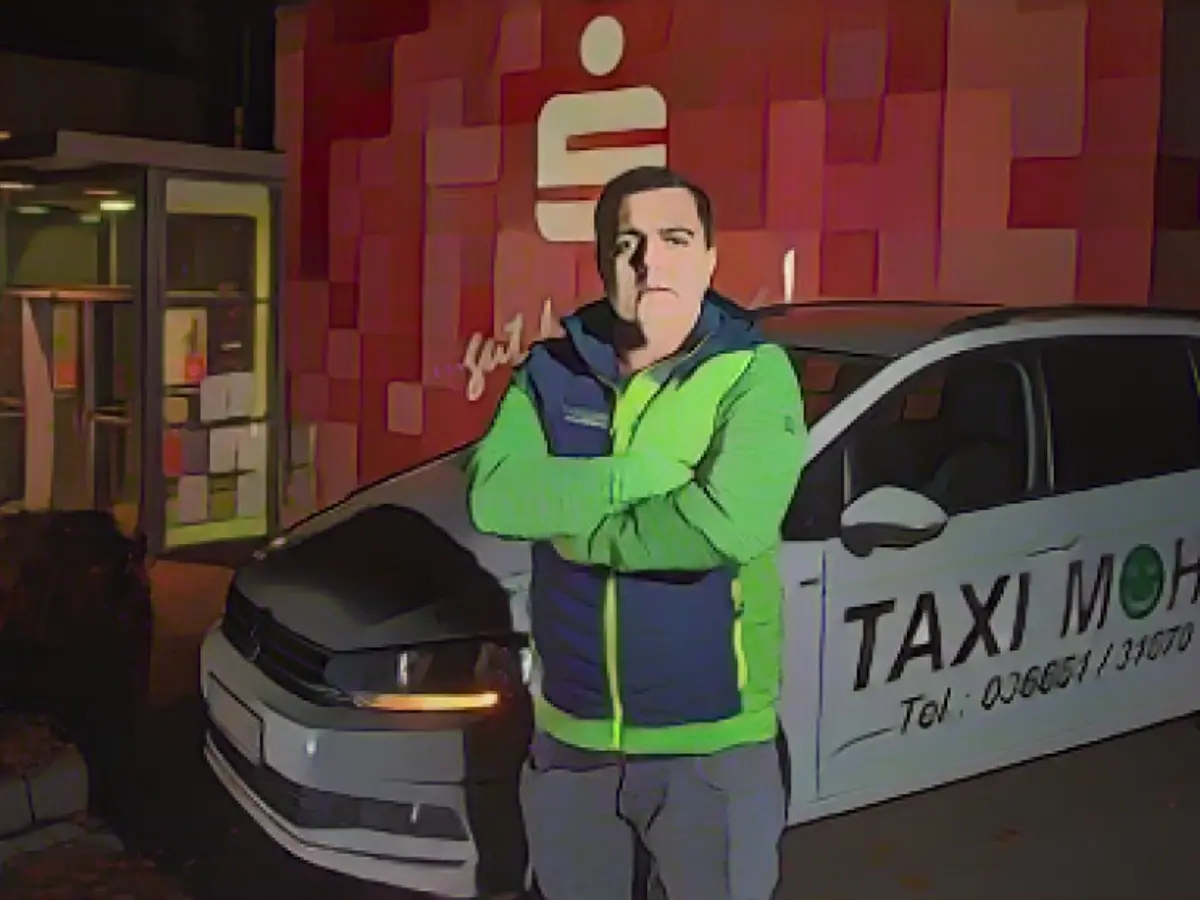 Cab driver saves pensioners from con artists