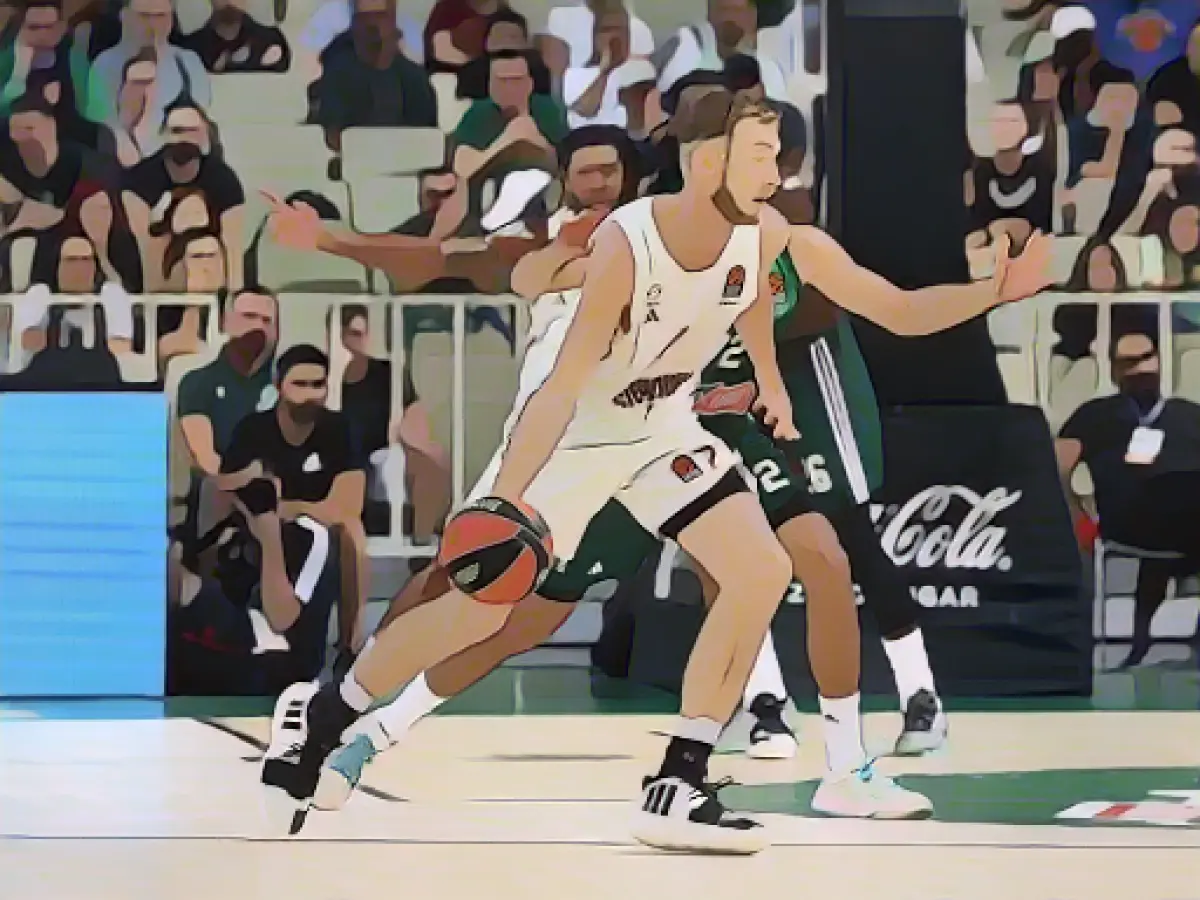 World champion Giffey becomes hero in basketball thriller