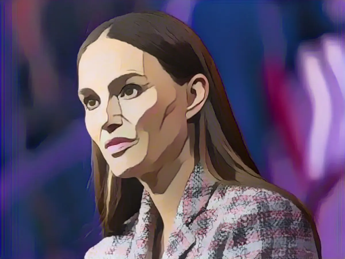 Portman advises against early start to film career