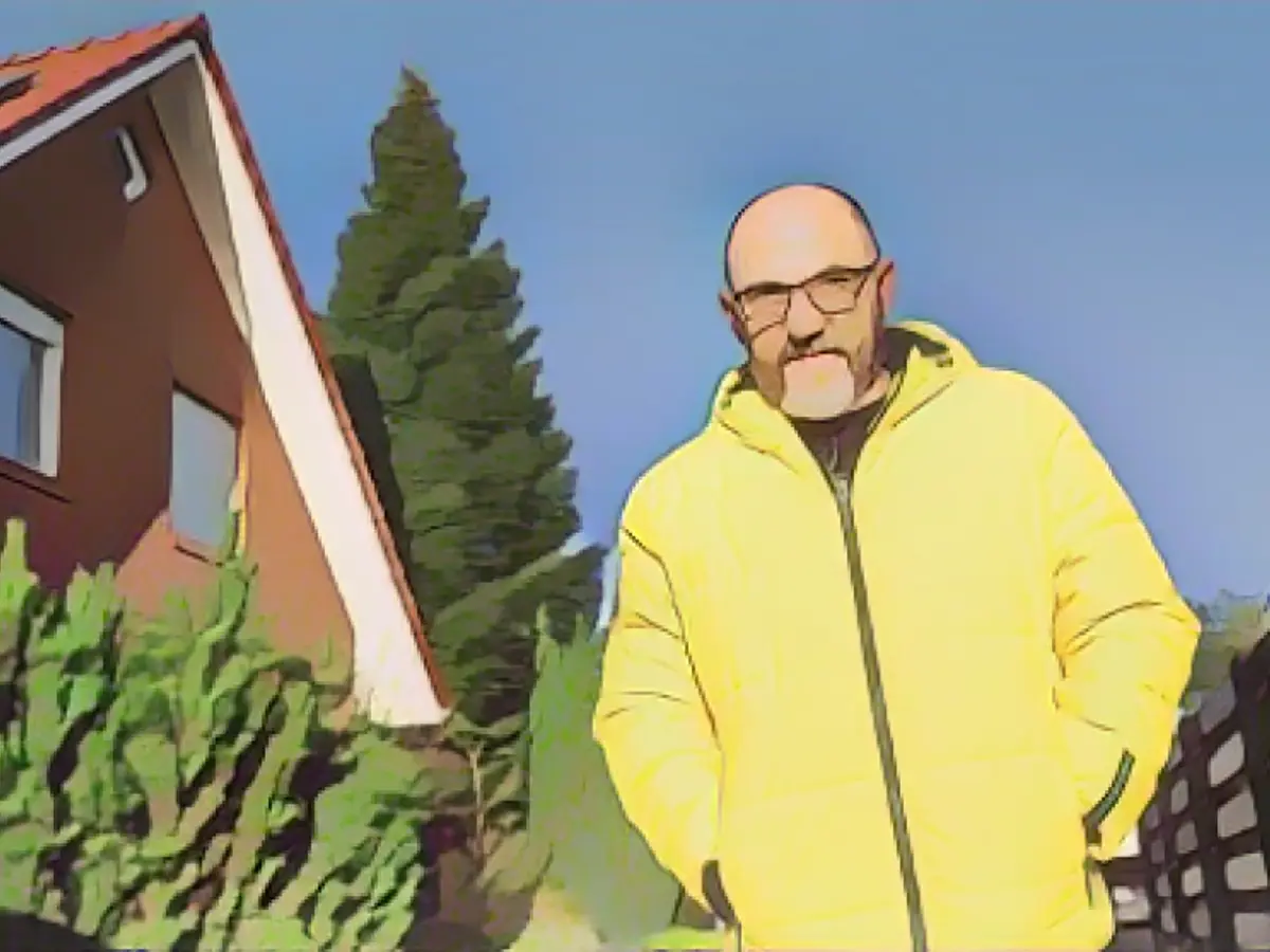 He gives us his tree for the festival