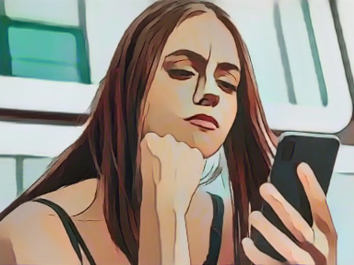 AOK warns of SMS scammers