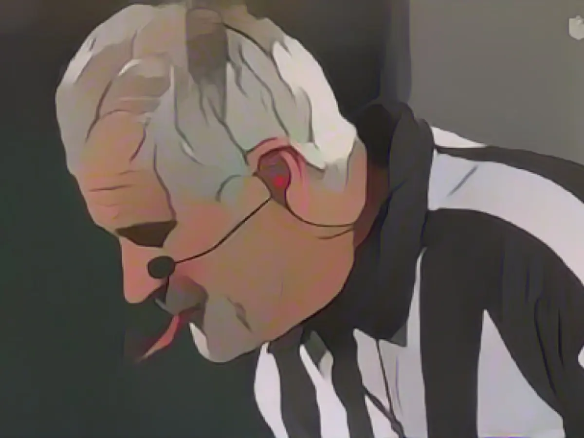 Referee suddenly spits blood during NFL game