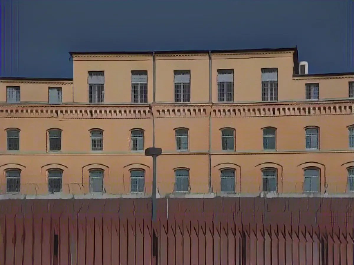 Moabit prison at full capacity and other prisons quite full