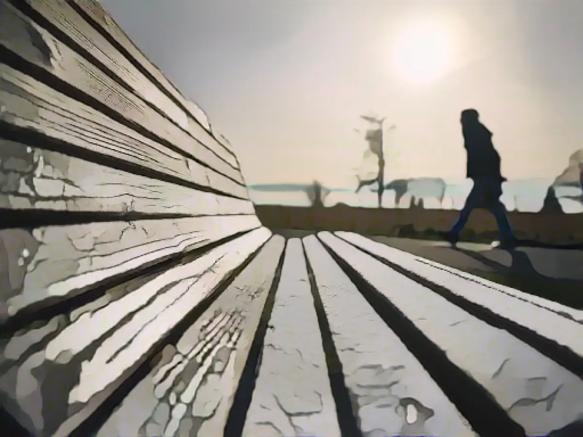 Clouds, rain, snow showers and light frost in NRW