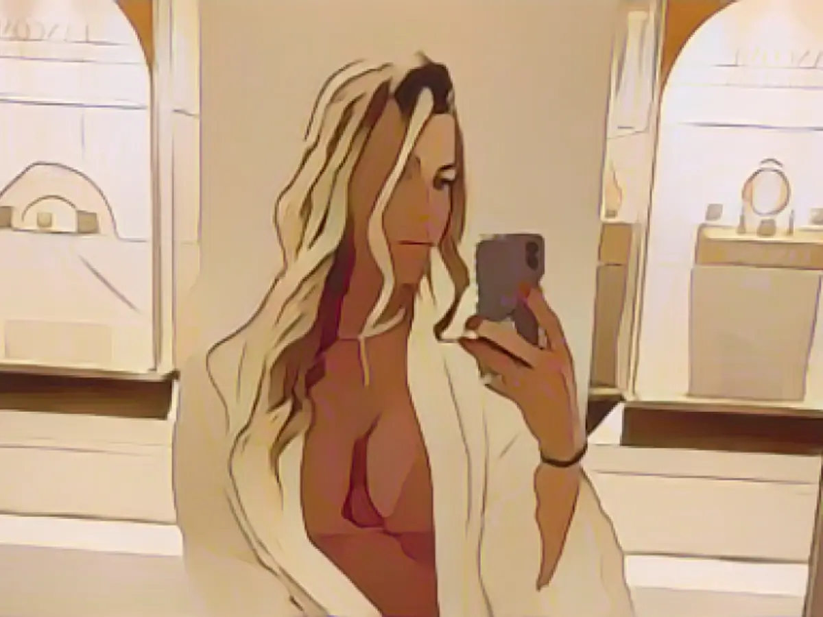 This world star paid for my nude pictures