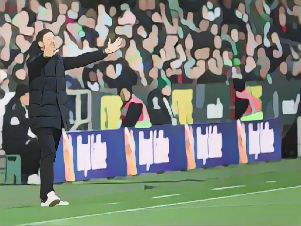 4000 times "Happy Birthday": Bayer fans stir Alonso