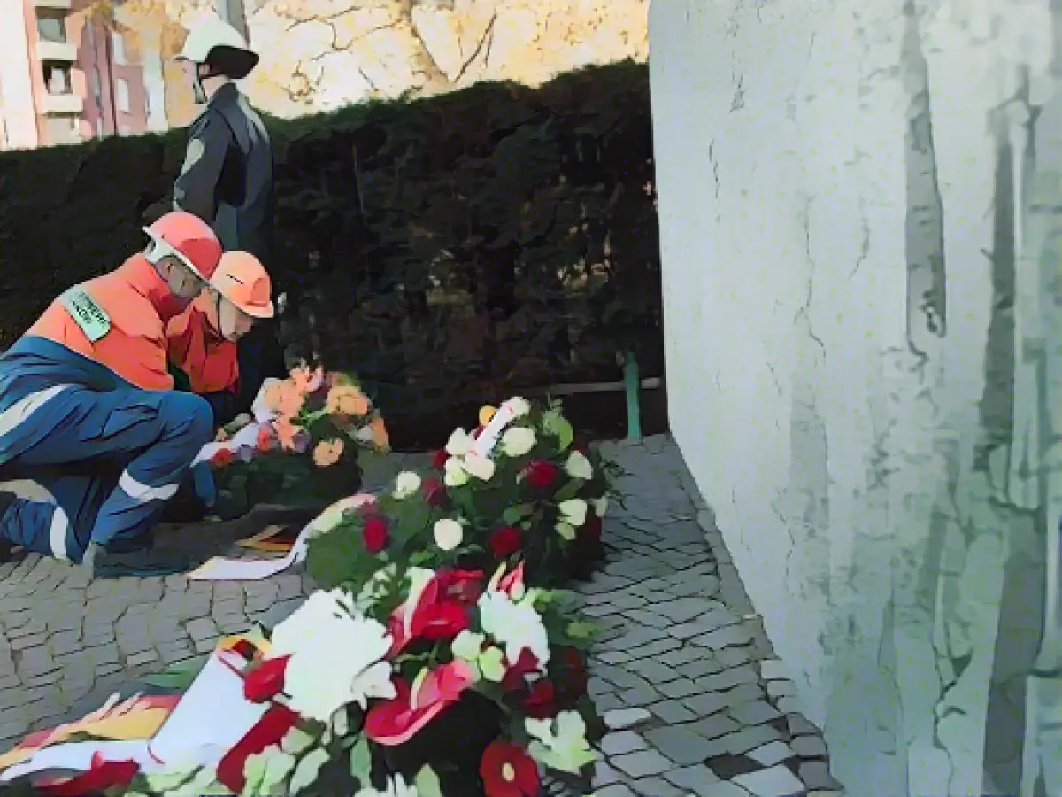 Commemoration of deceased firefighters with wreath-laying ceremony