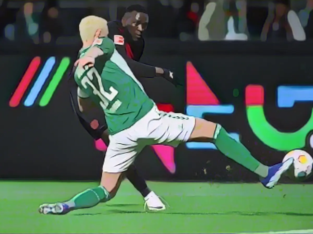 Friedl gives Ducksch a frustrating shove