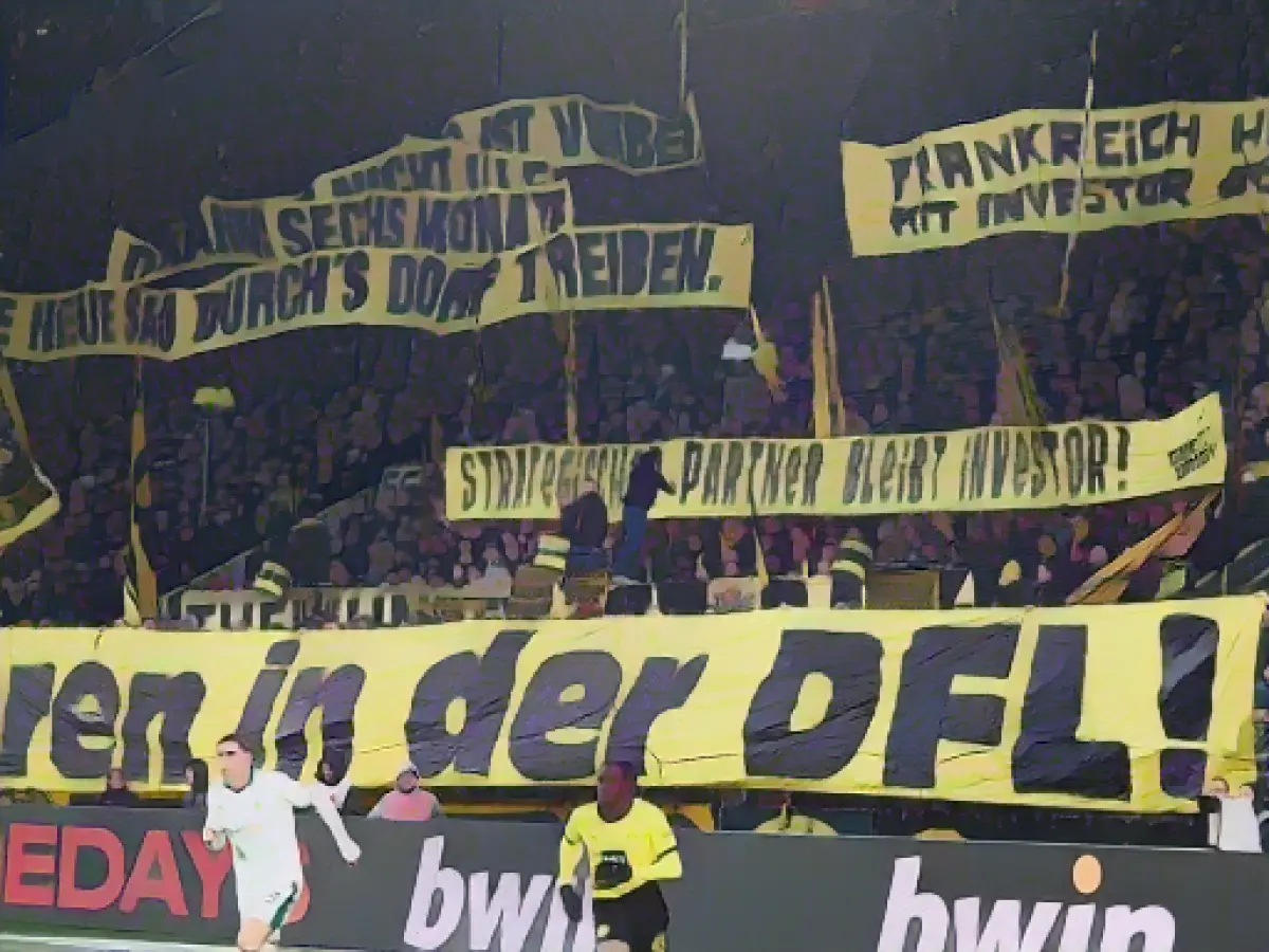 Dortmund game: 200 masked people target visiting fans