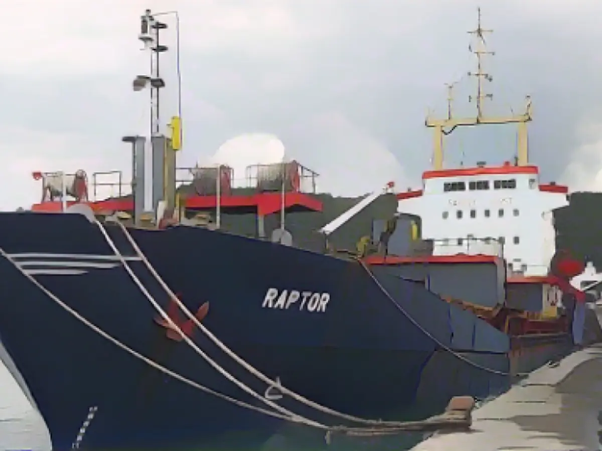 Serious freighter accident in the Aegean Sea