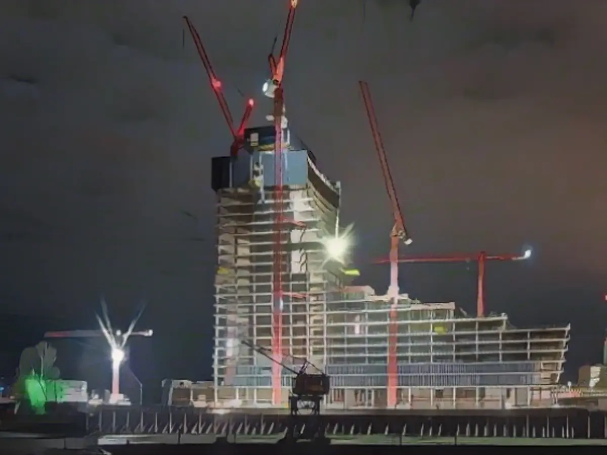 Is billionaire Kühne taking over the Elbtower?