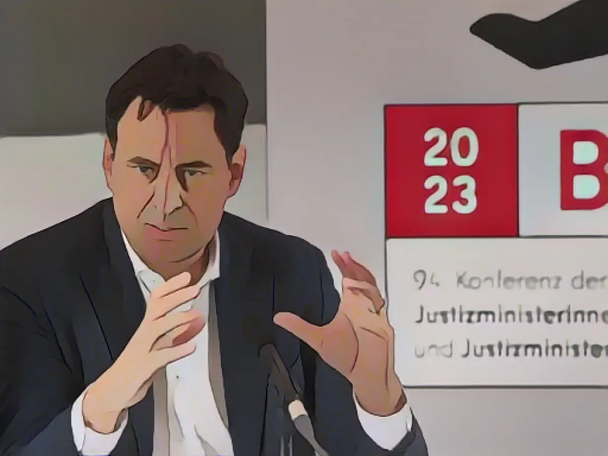 Eisenreich: More hate crime and people smuggling in Bavaria