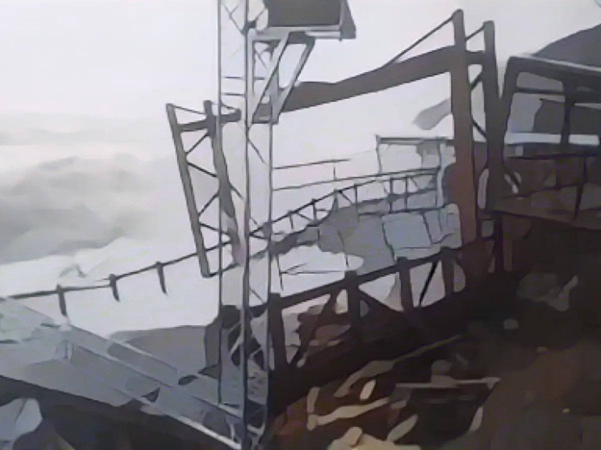 Storm sweeps away Russian positions in Crimea