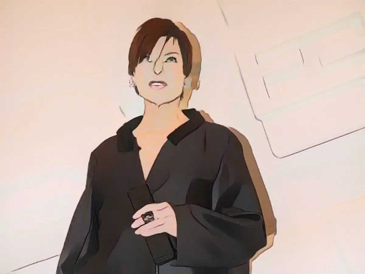 Linda Evangelista no longer wants to go on dates