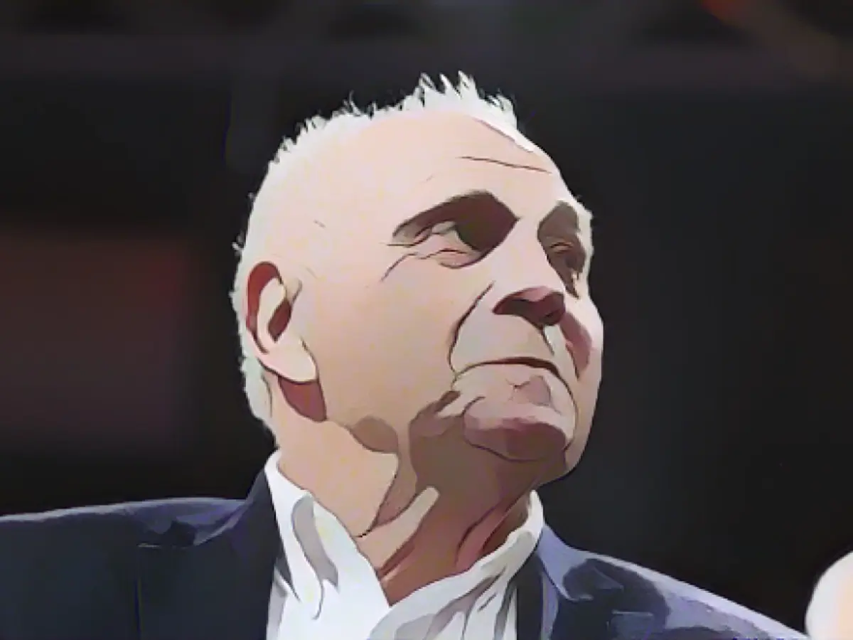 Hoeneß has a 30-meter Christmas tree!