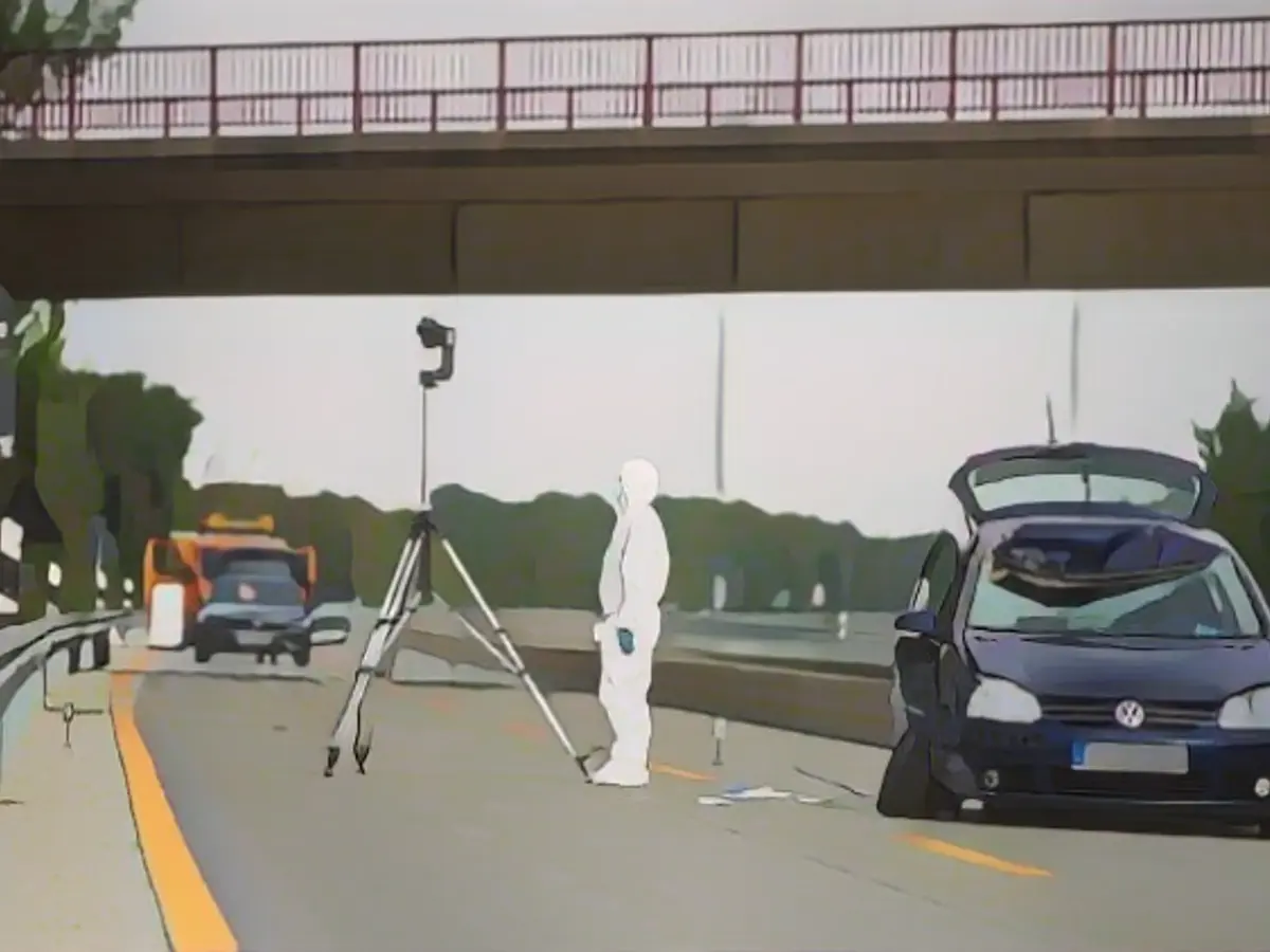 A7 manhole cover throwers go to prison