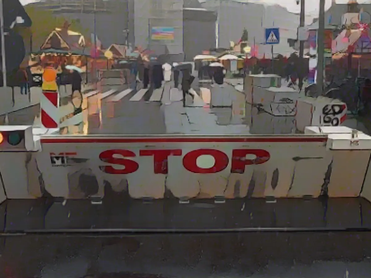 Christmas market in Frankfurt becomes a fortress