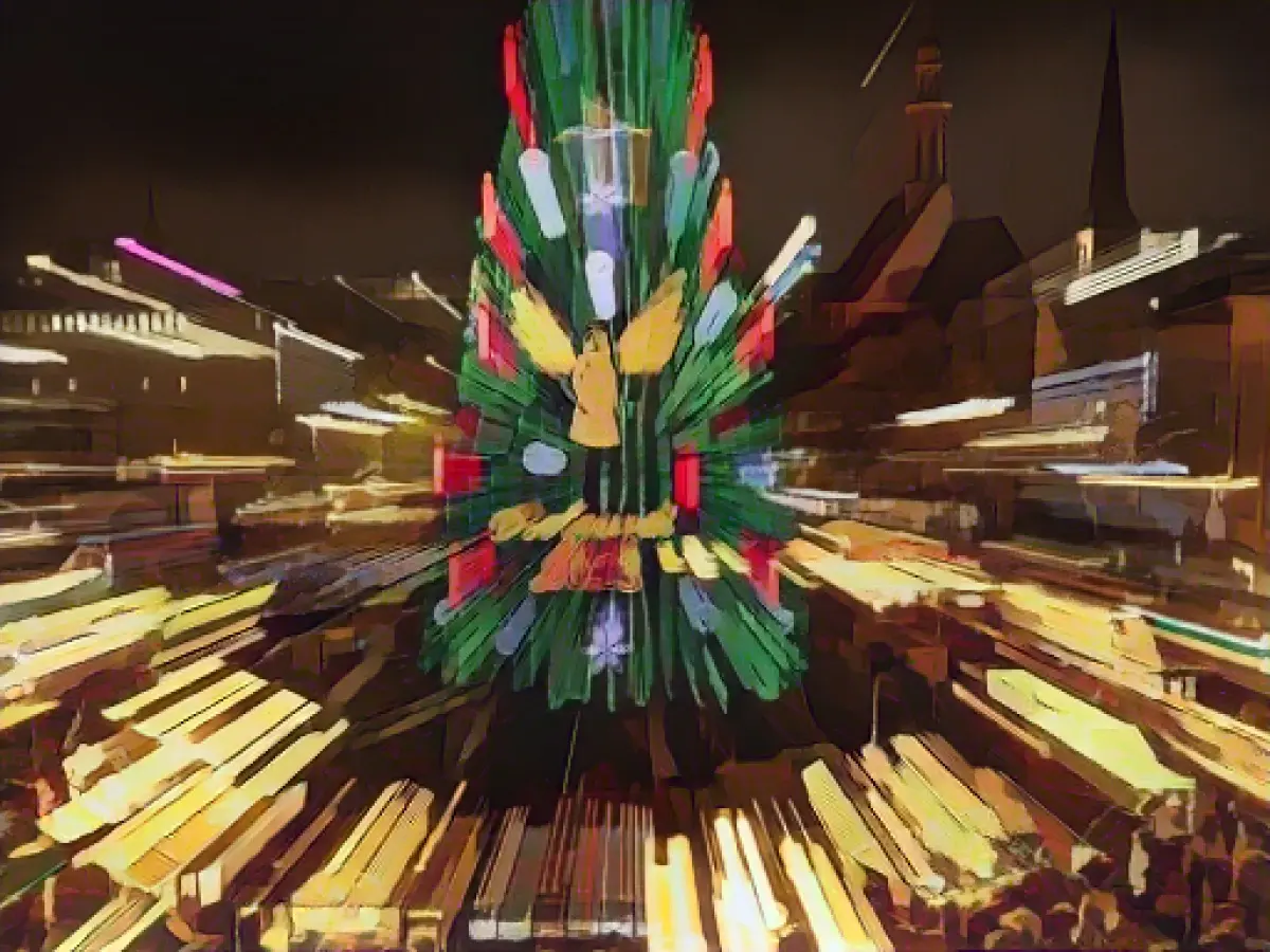 With an angel at the top: giant Christmas tree lights up