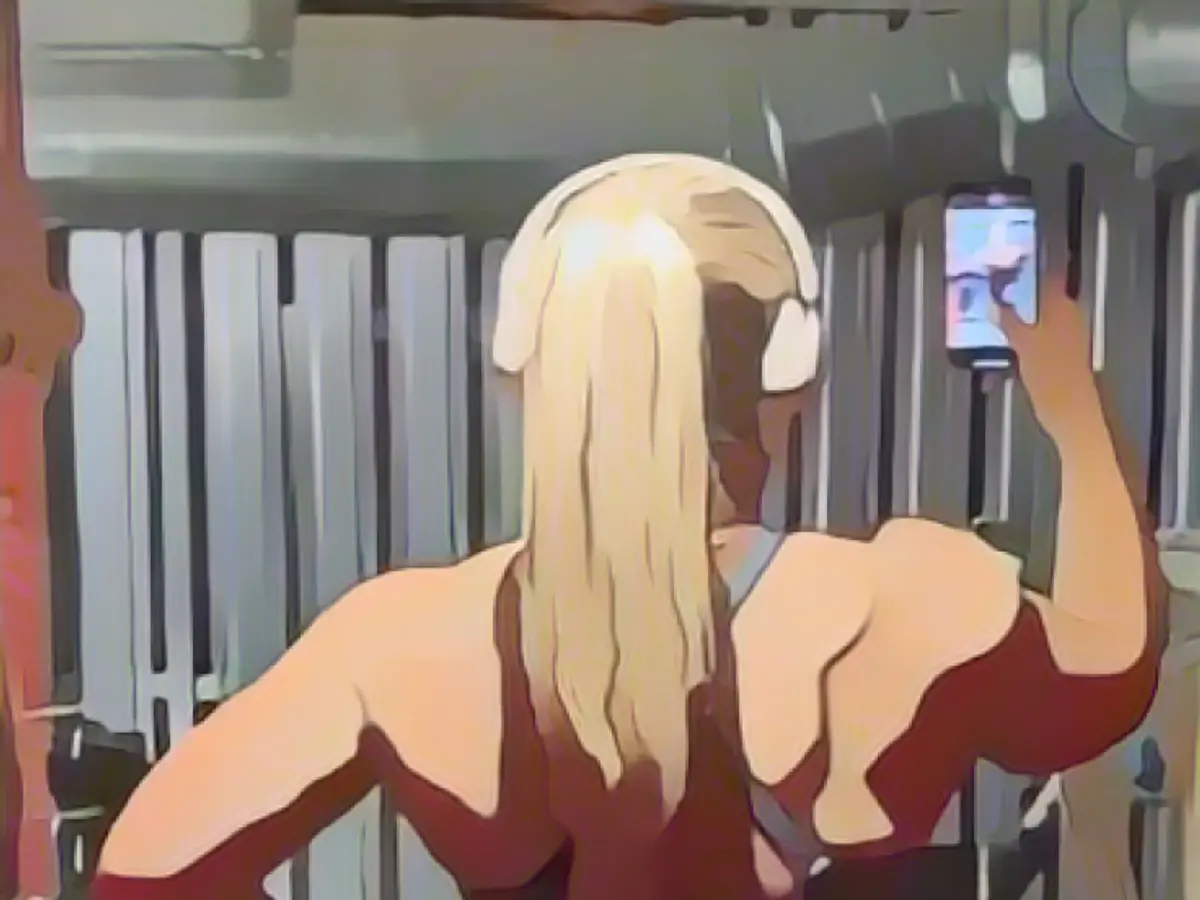 Who's showing off their back muscles from the bench press?