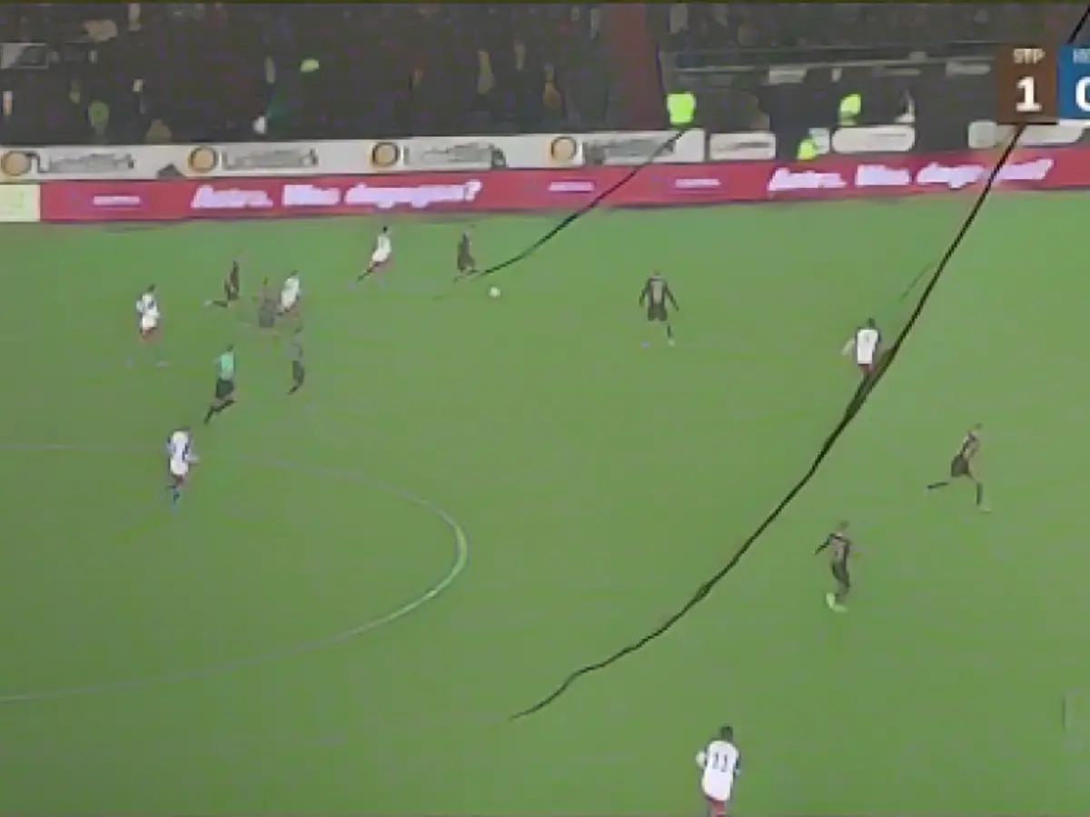 Commentator apologizes for tinsel