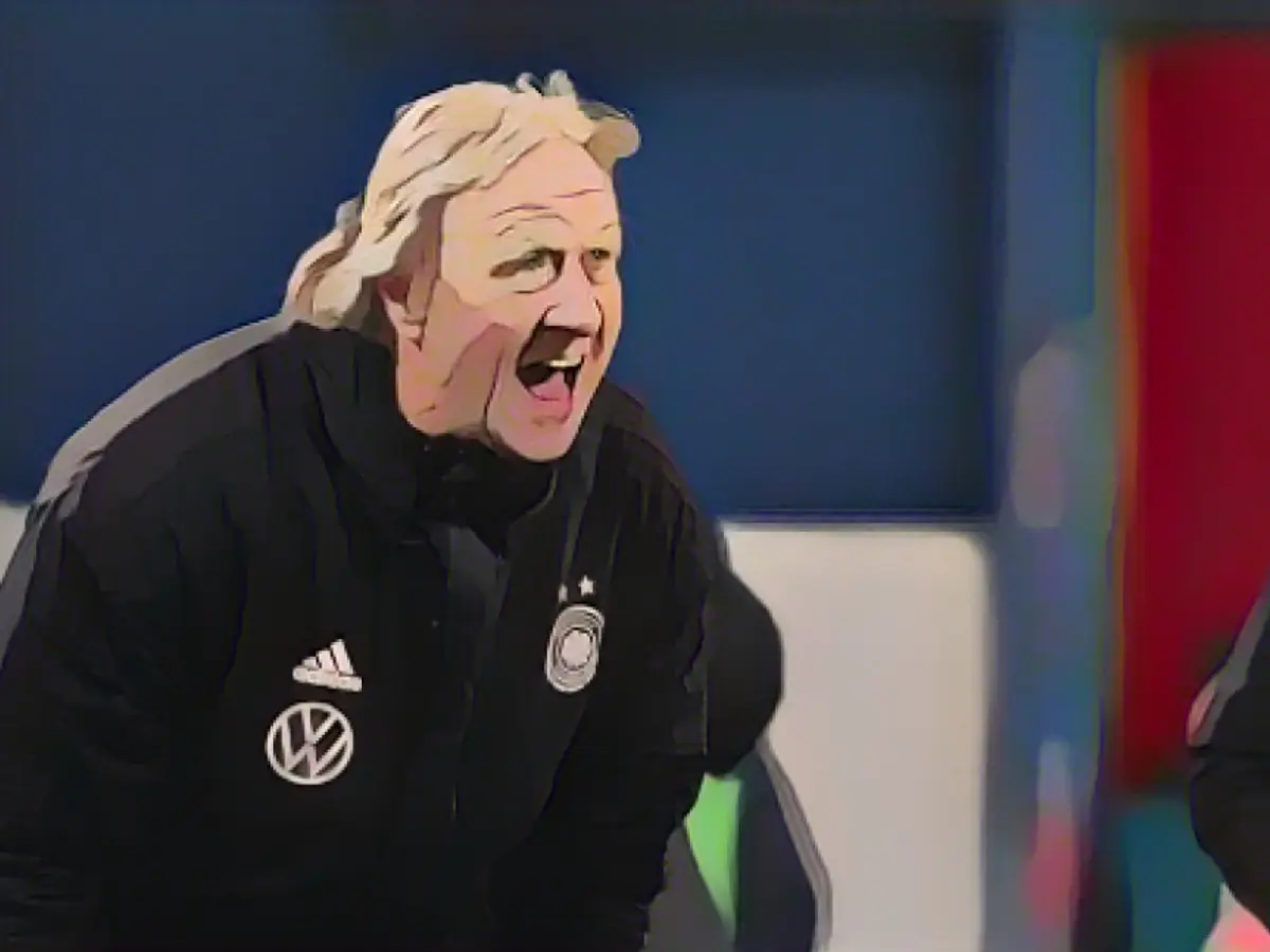 Hrubesch's women win with brains