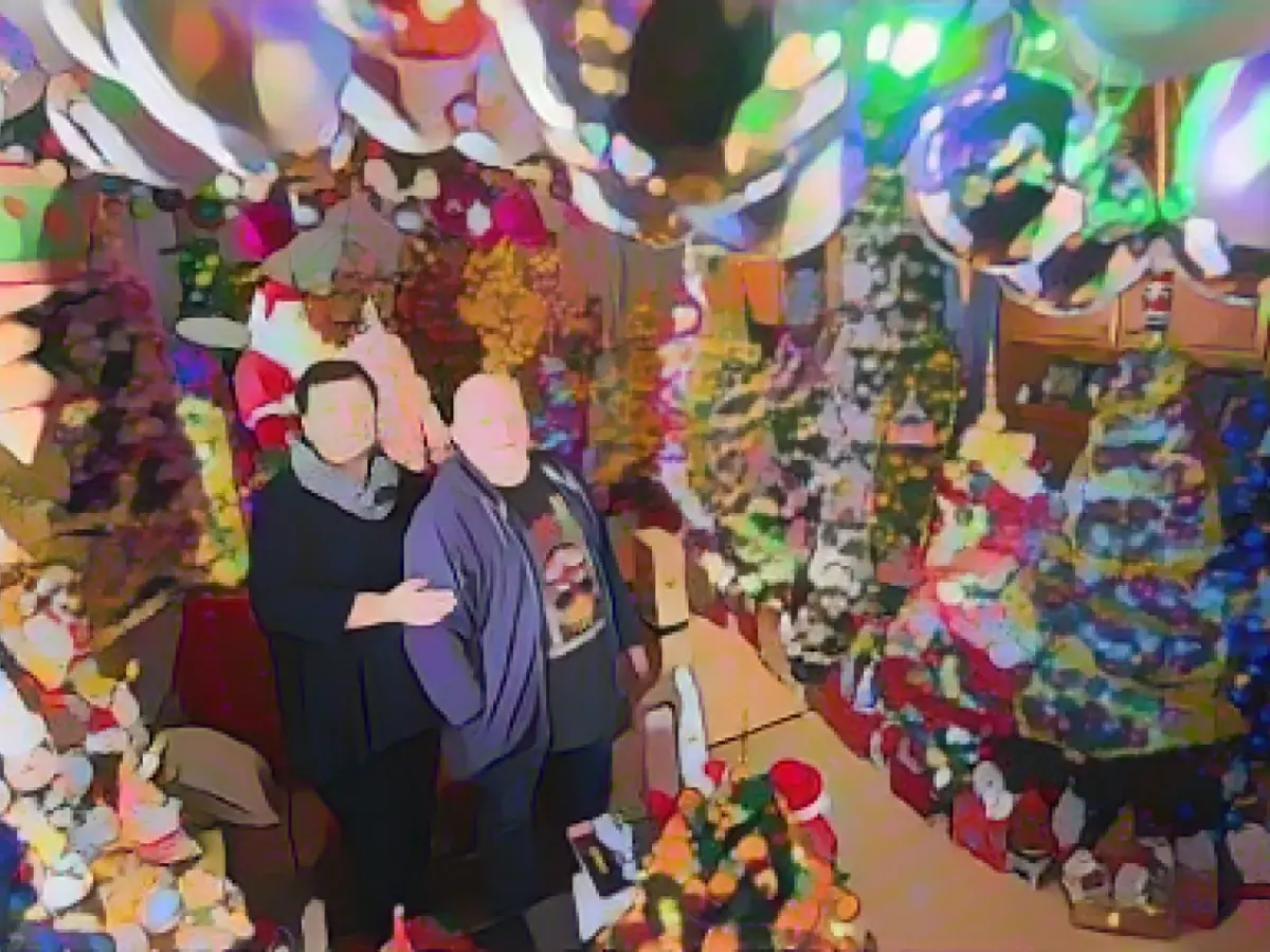 Record: couple put up 555 Christmas trees at home