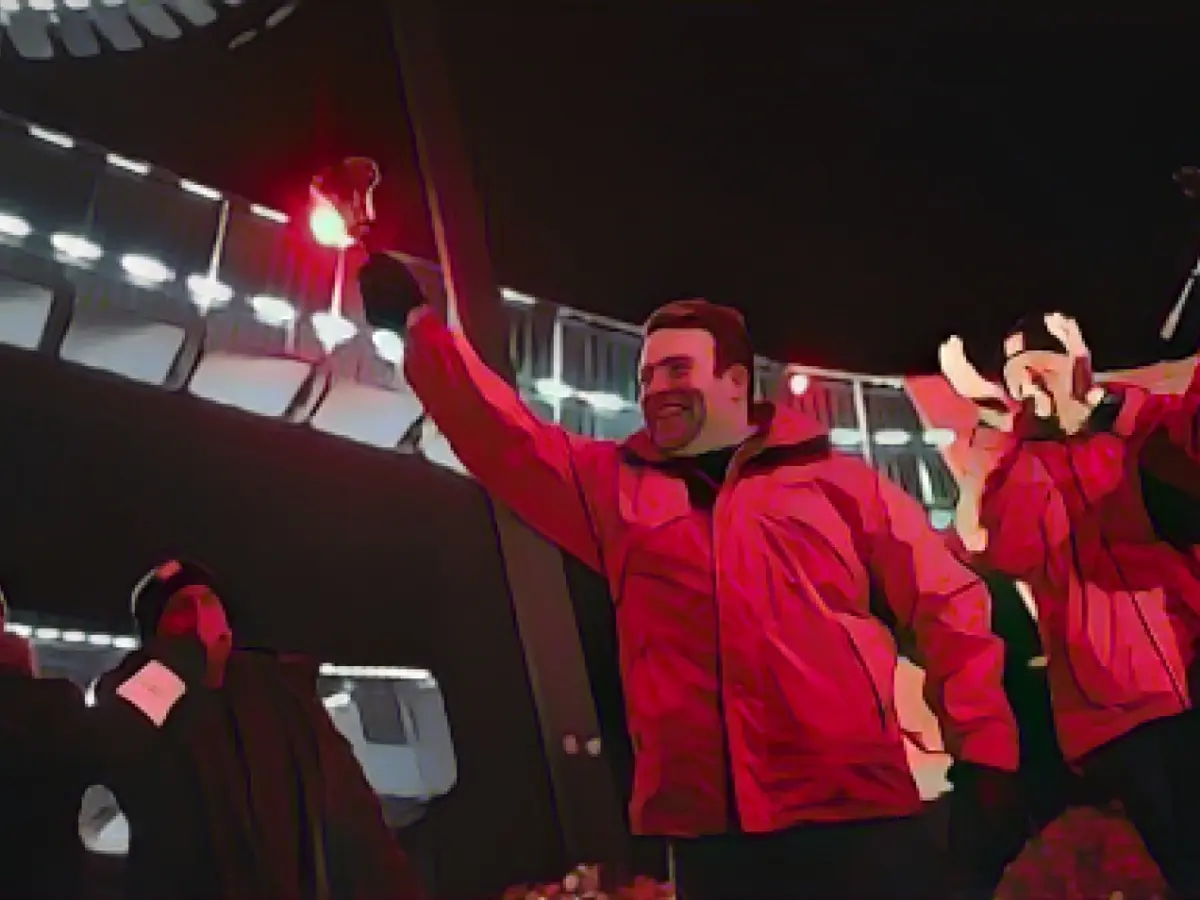 First warning strikes after the end of the peace obligation