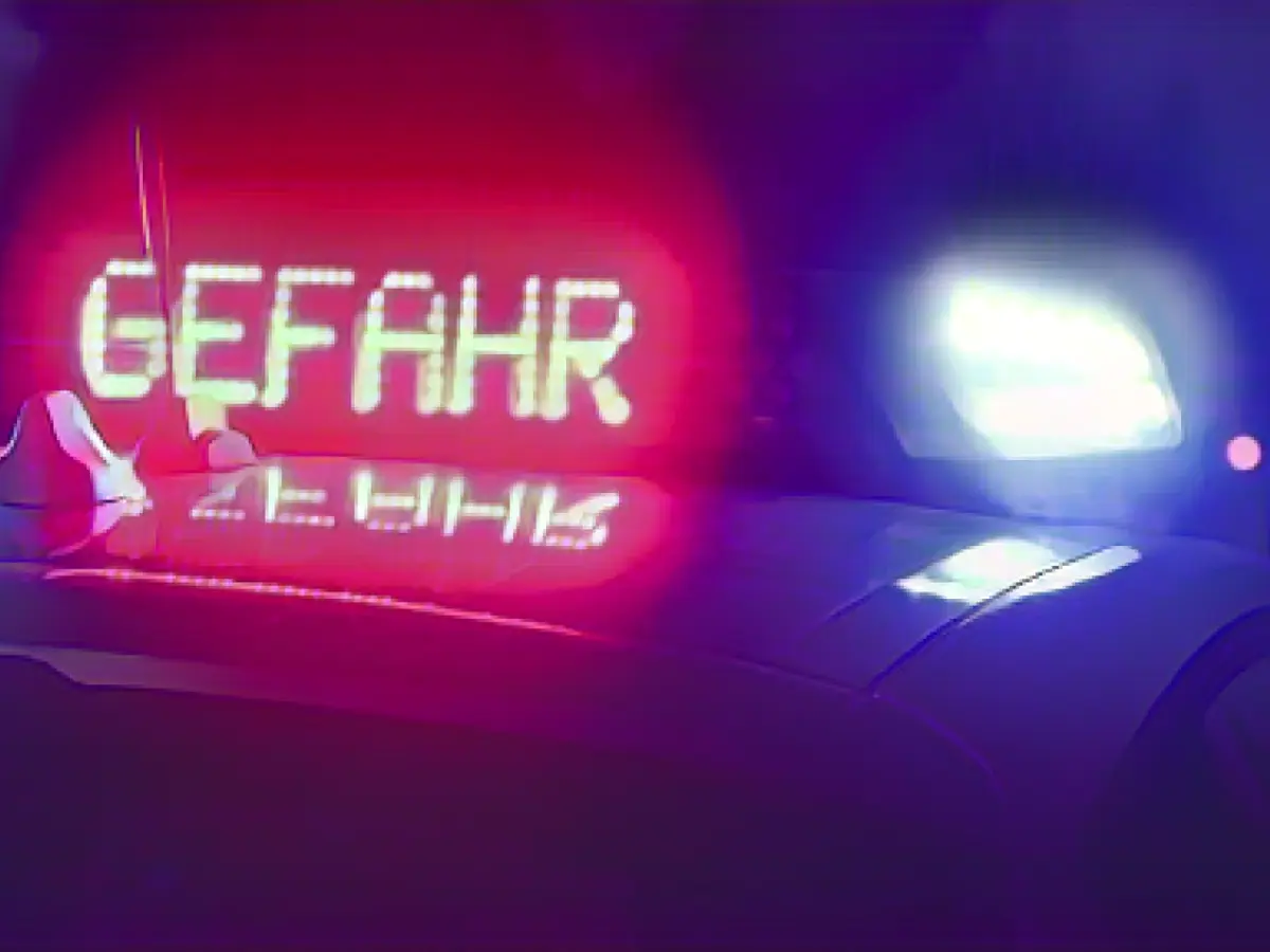 Car drives into oncoming traffic: driver suffers life-threatening injuries