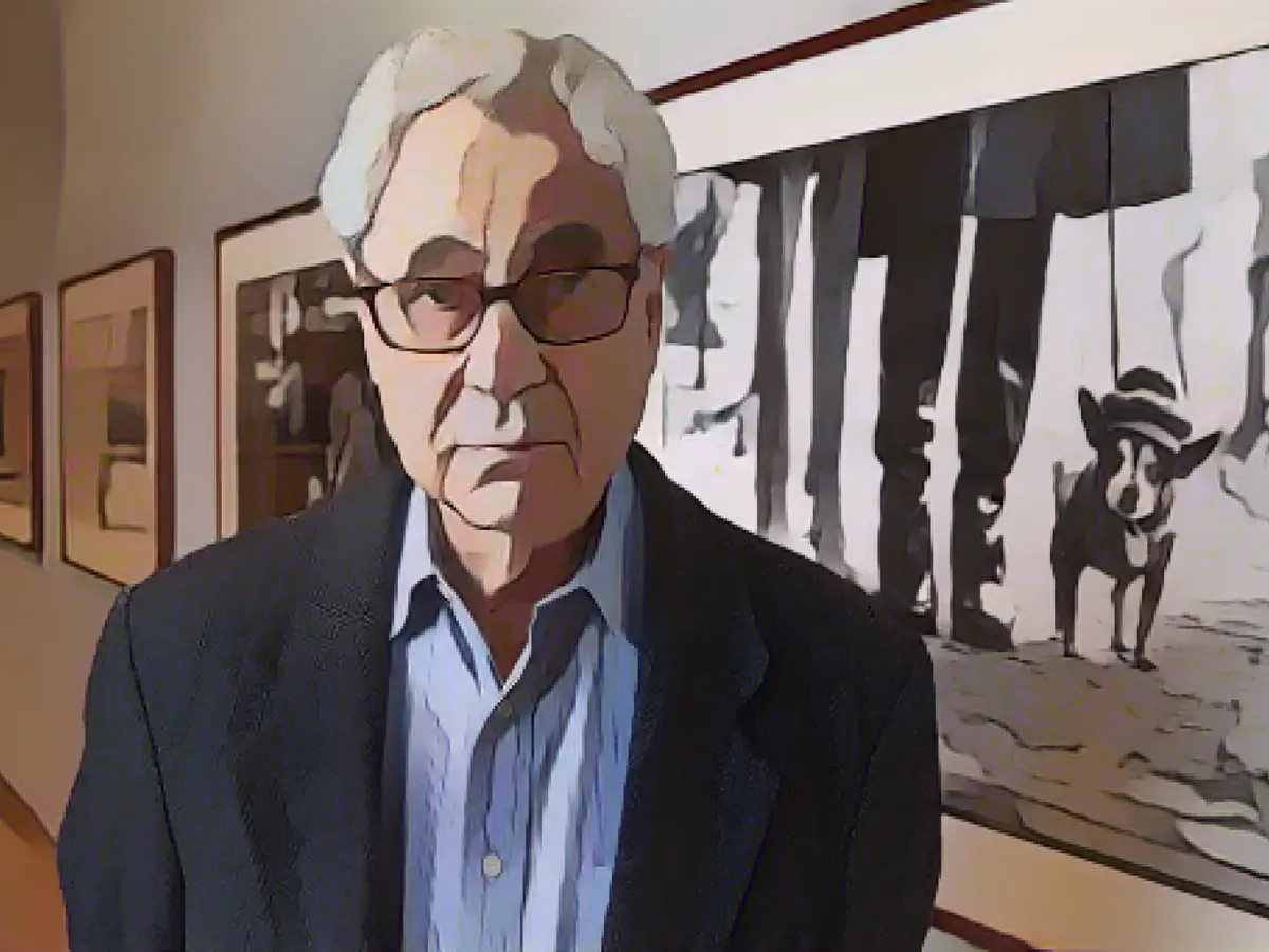 Elliott Erwitt, American politician, dog and pop culture photographer, dies at 95