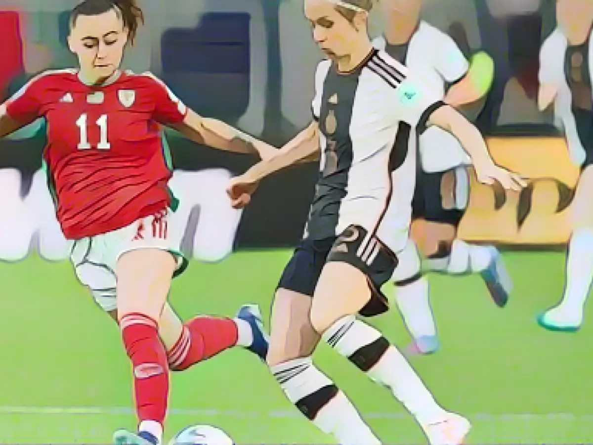 National player Hendrich defends referee