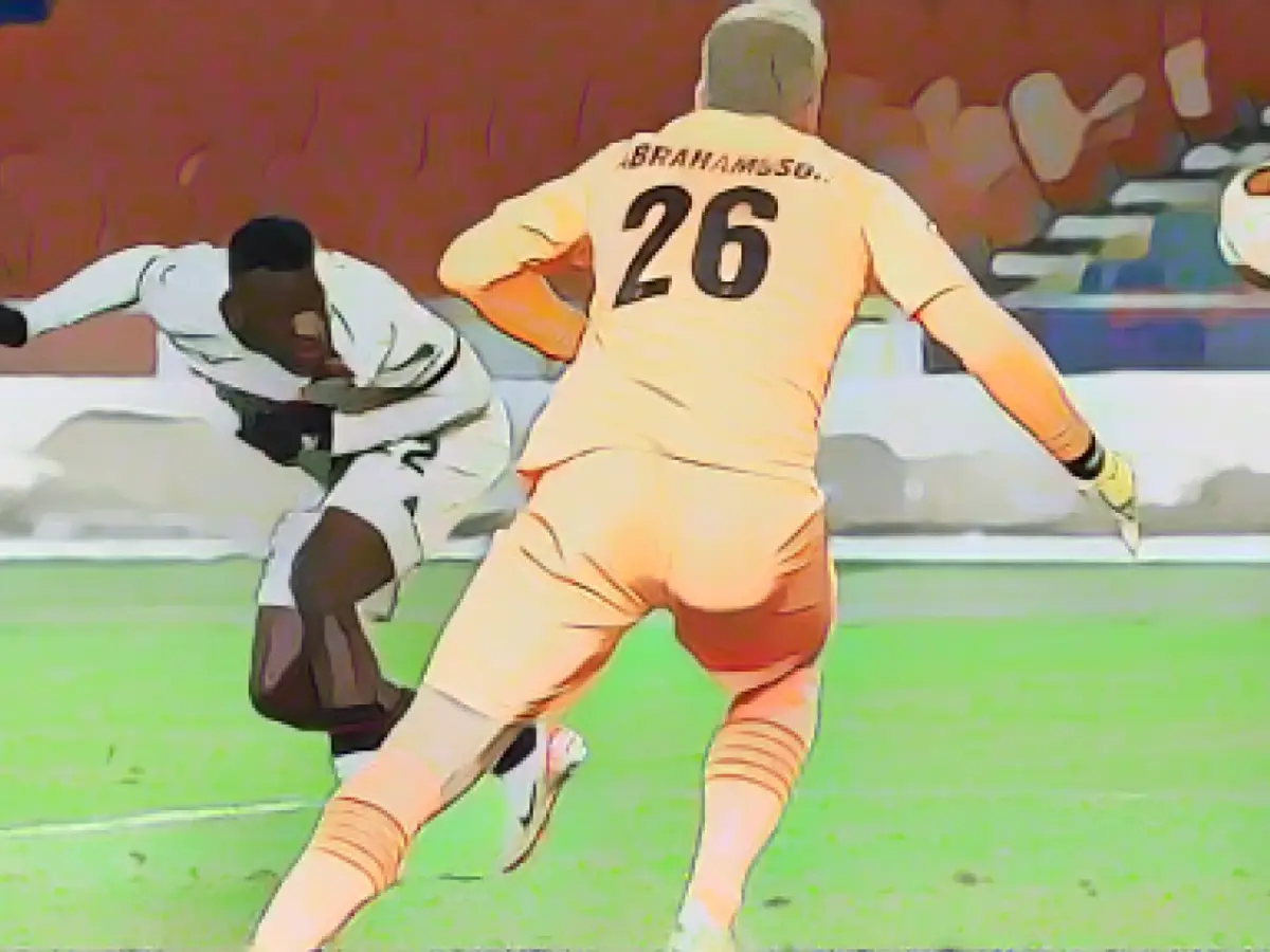 Leverkusen through to last 16 with Schick goal