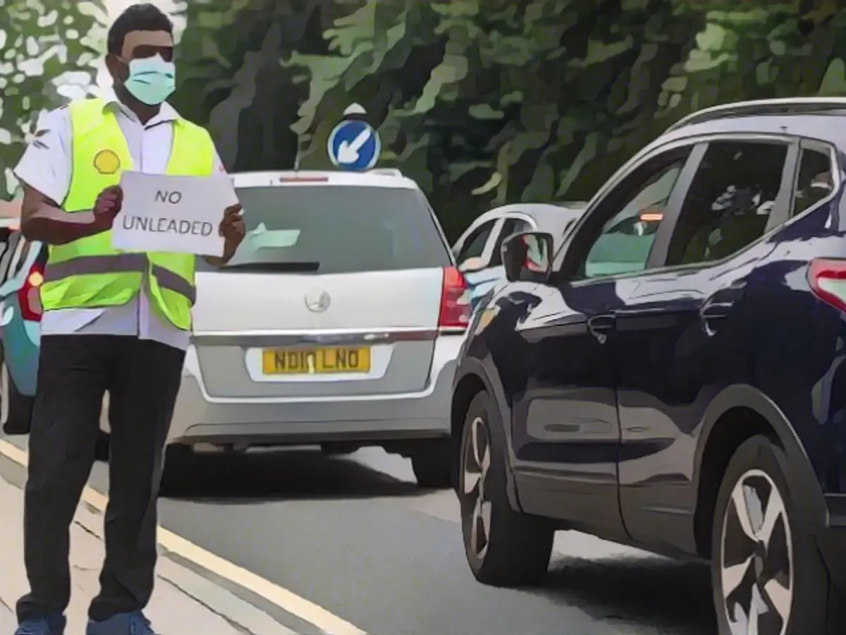 UK fuel crisis: Soldiers to be on the road 'within days'