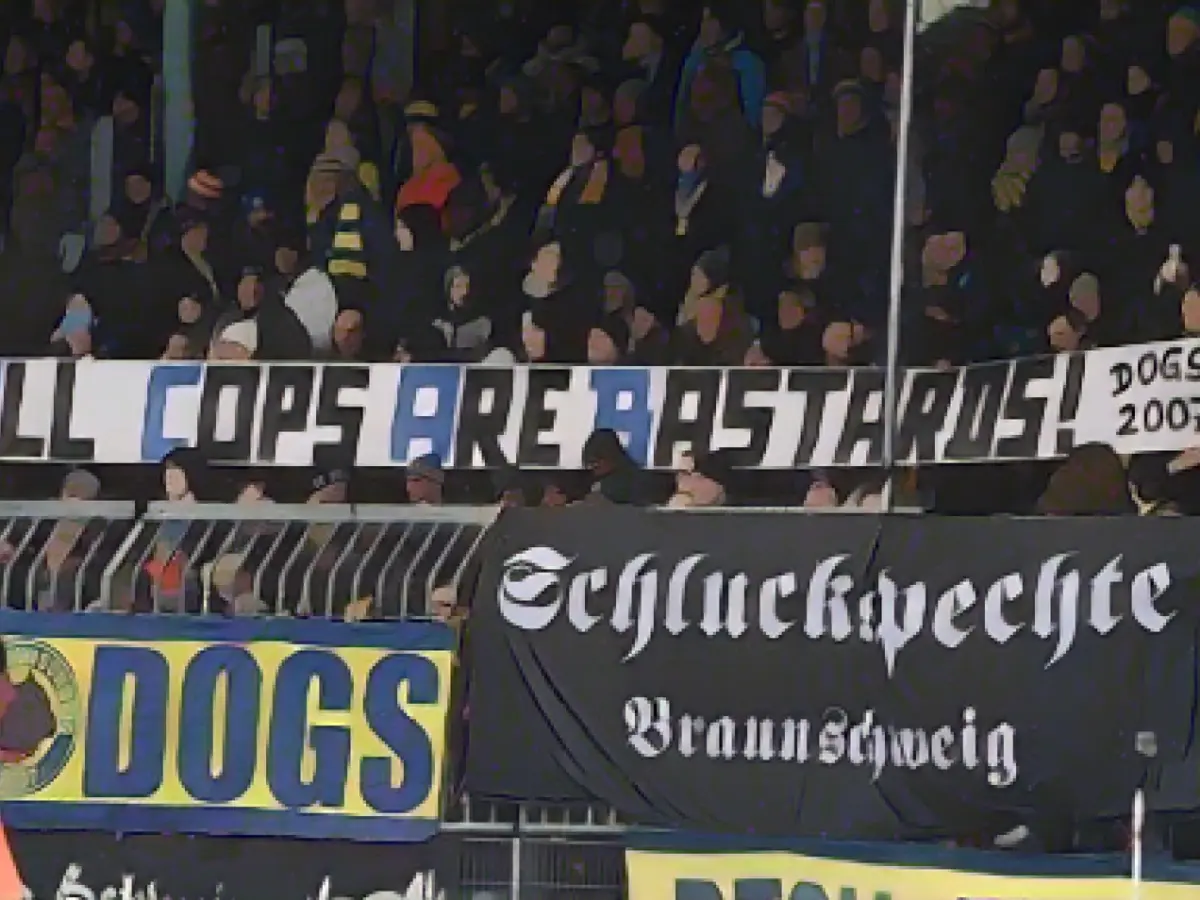 Eintracht Braunschweig distances itself from fan poster
