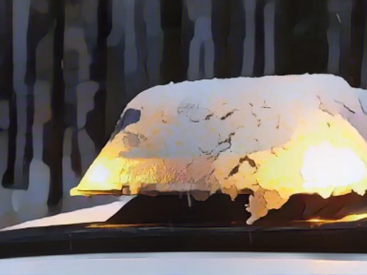 One dead and four injured in icy road accident