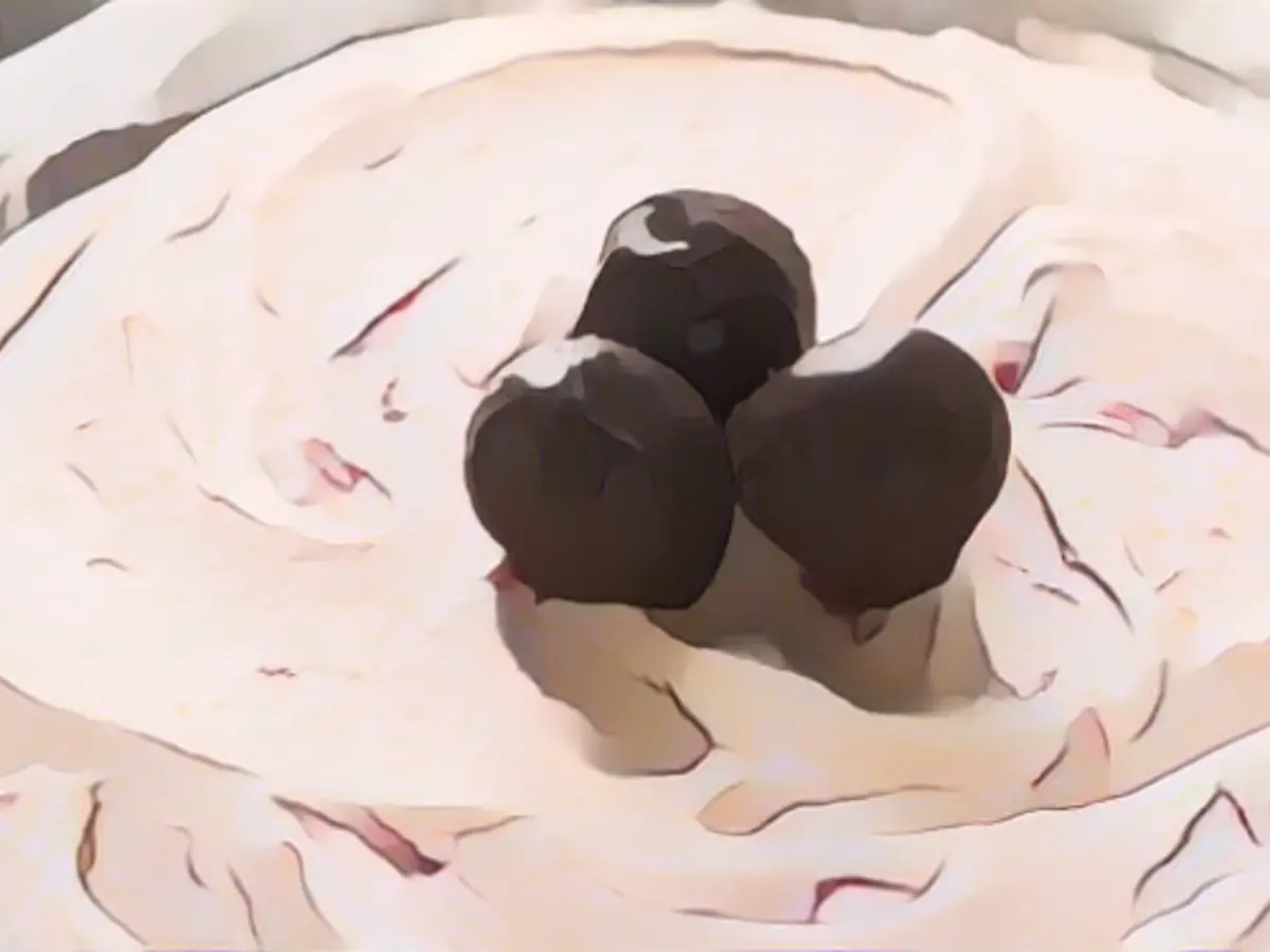 Easy Raspberry Buttercream Cake