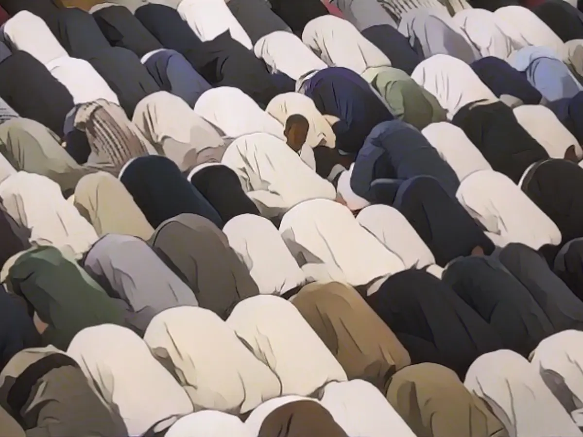 A Guide to Ramadan Etiquette for Non-Muslims