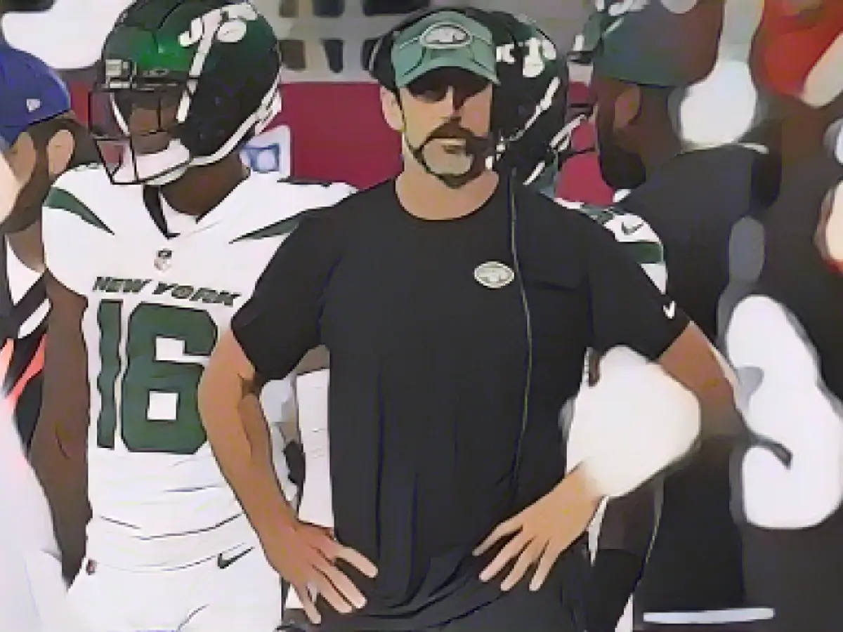 Aaron Rodgers watches from the sidelines as New York Jets lose to Cleveland Browns in Hall of Fame Game